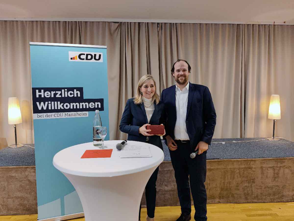 Christoph Hambusch dankte Nina Warken MdB für ihren Besuch