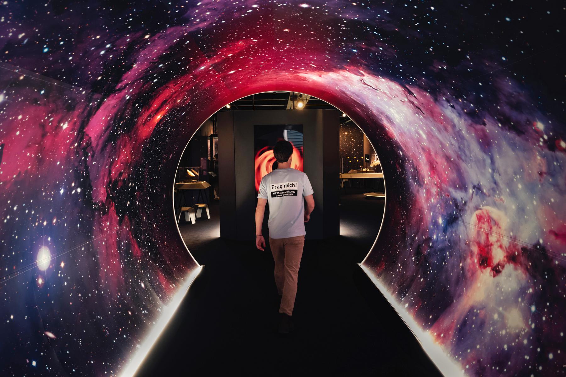 Das „Schwarze Loch“ beim Eingang zum Wissenschaftsschiff